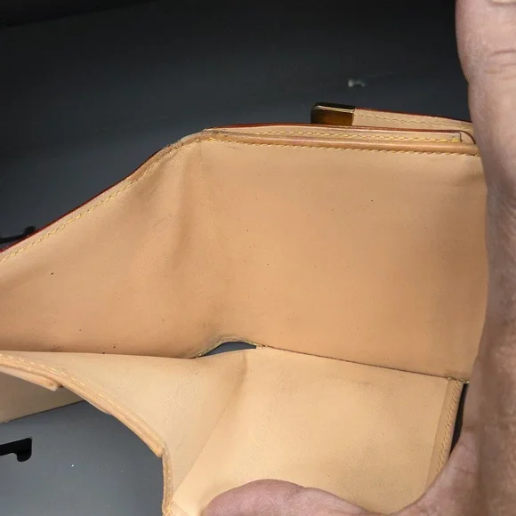 LV WALLET GOOD PRELOVED CONDITION - Picture 9 of 10